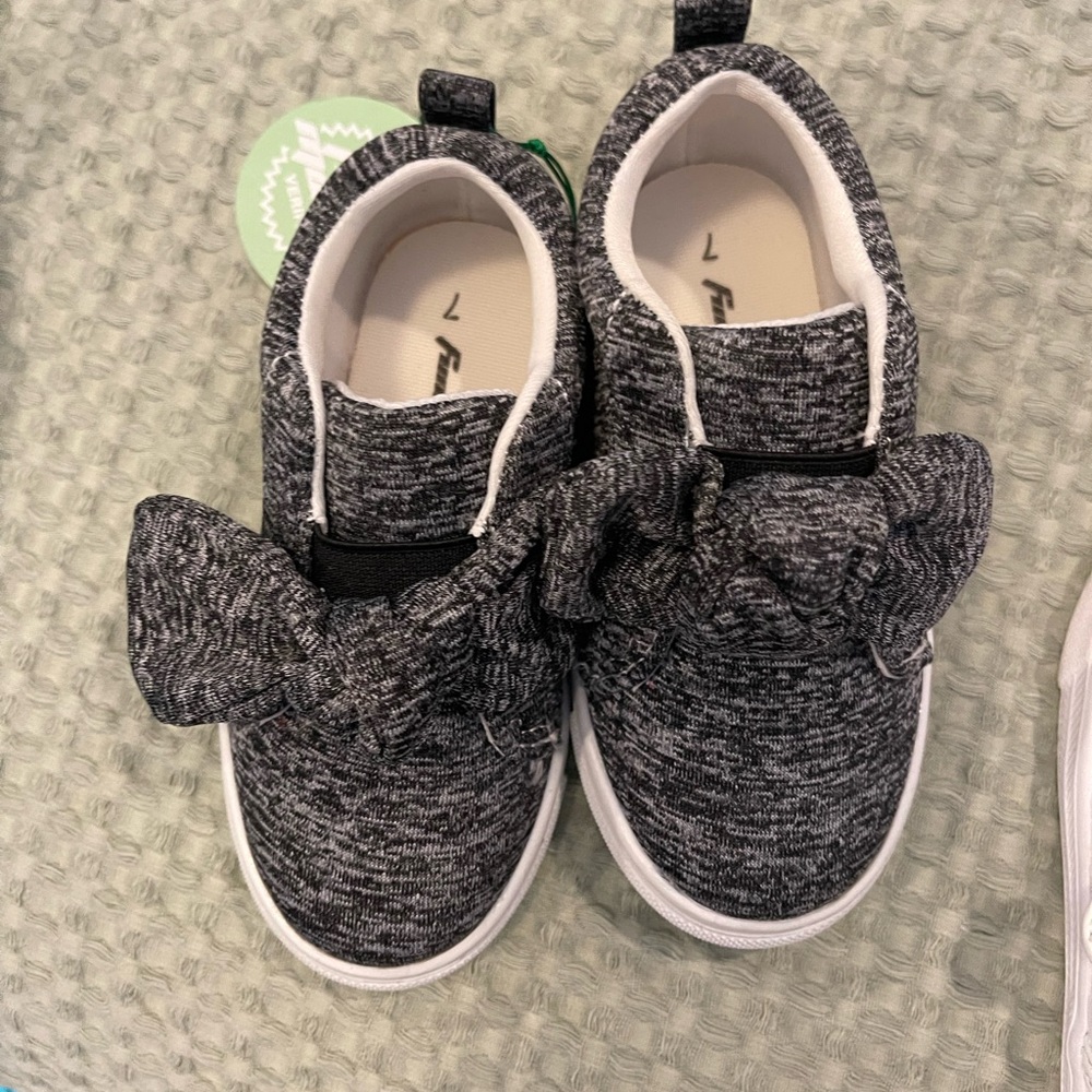toddler girls slip in sneakers sz 7 NWT